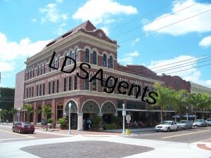 1280px-Fort_Myers_FL_Downtown_HD_street04
