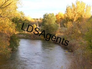 Cache_La_Poudre_River_as_it_flows_through_northern_Fort_Collins,_Colorado